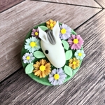 お馬のお花畑ブローチ  芦毛