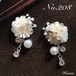 真っ白な雪　キラキラ輝くクリアのストーン　本物のお花のブーケピアス　イヤリング　ホワイト　純白