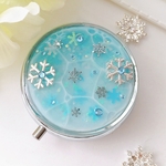 水面に降る雪 ピルケース レジン 冬 雪 海