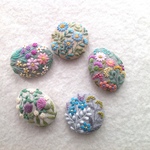 【再販】リネンと刺繍の野の花のヘアゴム or ブローチ
