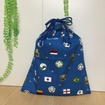  ラスト❗️両ひもタイプ ★ 青色 サッカー 国旗柄 w35×40cm 長袖やトレーナーが入る大きな 体操着袋 体育着袋 給食着袋 お着替え袋