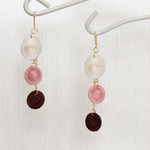 糸ボタンのピアス