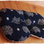 ＊　ネイビー　はりねずみ　小豆のアイピロー　＊