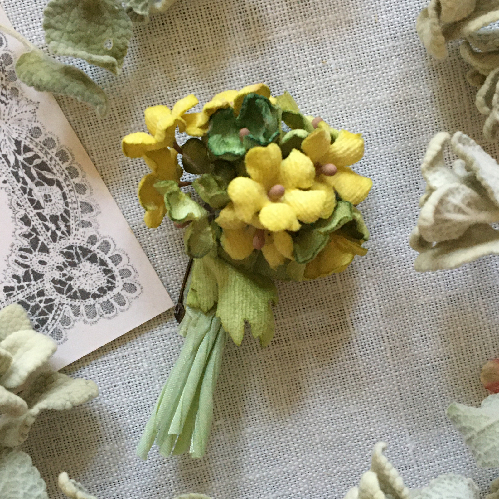 50's Coro 大きな黄色の花 植物 立体アート ヴィンテージ ブローチ 花 Vintage Coro Gold Tone Flower Brooch – Large Sculptural