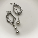 ▷ シルバー × 変形チャーム アシンメトリー ピアス/イヤリング