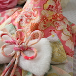 🎍🆕🌟ちりめん生地のリボンが可愛いワンコ晴れ着💕〖花柄ピンク×菊の帯〗桜重ね：（犬服）🎍