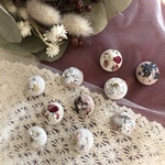 ꫛᥱꪝ  リバティ 花びら 刺繍 〜 Fleurir winter ヘアゴム  (シリコンゴム ピアス 変更可)