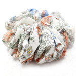 ラスト1個！しゅしゅ ホワイトフローラル シフォン  チャーム付き White Floral