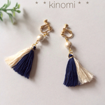 秋冬♡タッセルとコットンパールのイヤリング＊＊ivory&dark blue  mix