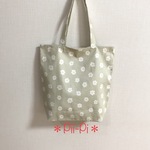 ニュアンスカラー（くすみアイボリー）ちいさなお花＊トートバッグ（マチ10㎝、持ち手47㎝、内ポケット付）