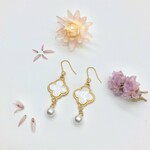 ホワイトクローバーのパールピアス