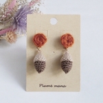 ゆらゆら手編みどんぐりピアス