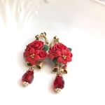 クリスマス⭐︎ポインセチア・薔薇ブーケとキラキラリボンしずくビーズのイヤリング☆