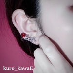 薔薇のチェーンピアス-青