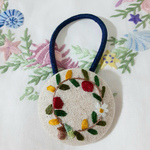【訳あり】秋らしいリースの刺繍ヘアゴム(くるみボタン)