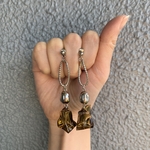 オリーブカーキキューブピアス