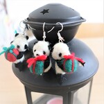 プレゼントパンダのピアス（グリーンボックス）