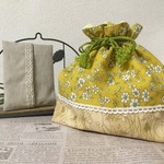 ✴︎福袋✴︎ 花模様の裏地付き巾着ポーチとポケットティッシュケースセット　辛子