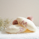 6color : イニシャル刺繍ベレー帽（ポンポン付き）