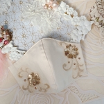 〜atelier lumiereオリジナル＊エレガントマスク🕊〜【クラッシックFlower】エクリュカラー　スッキリタイプ