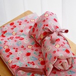 《再入荷》《30cm×48cmサイズ》お出かけ用ざぶとん♡ベリー＆チェリー柄 お花見やオムツ替えシートにも◎