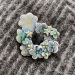 一点物のリースブローチ(陶器)