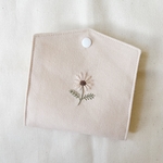 new! お花刺繍の仮置きマスクケース (ベージュ・マーガレット)