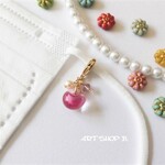 USAティアドロップ使用*瑞々しいフラミンゴピンク雫とスワロフスキーのマスクイヤリング【マスクチャーム/ファスナーチャーム】