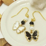 再販　☆蝶　モノクロ　ピアス☆　ロンデル付き