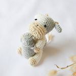 オーガニックコットンの牛さんあみぐるみ ニューボーンフォト