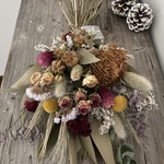 ユーカリとドライアンドラ　沢山の花たちのドライフラワースワッグ　