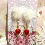 ファーとイチゴのイヤリング.ピアス