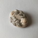 【受注制作】OHANA刺繍 ブローチ  ホワイトグレー