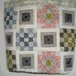 ログキャビンとモザイクのキルトバック