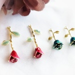 ローズ　バラ　枝付き　赤　ブルーグリーン　ゴールド　チャーム