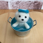 羊毛フェルトのマルチーズちゃん　気持ちいい~