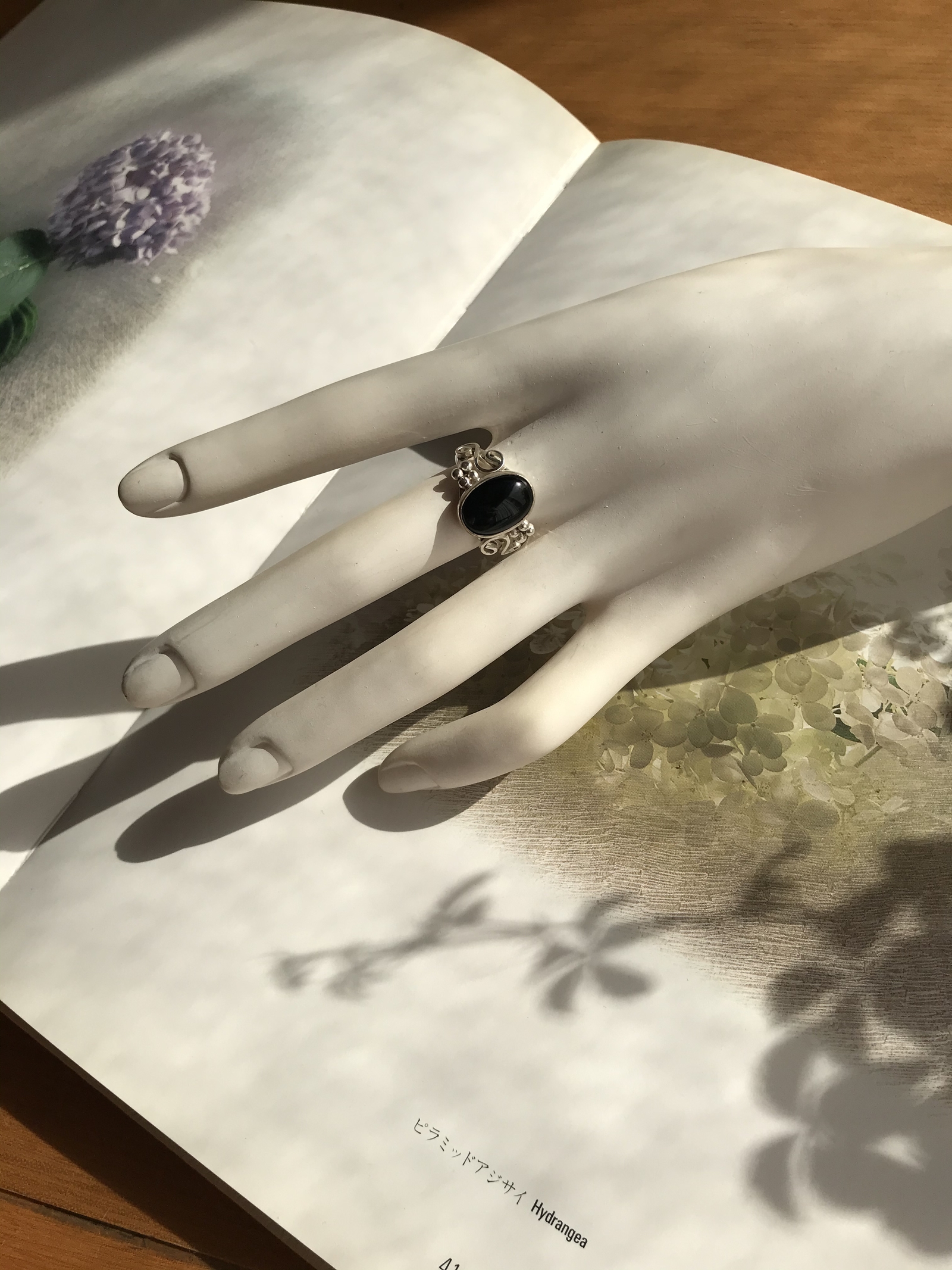 オニキス リング 指輪 - 天然石のクラフトジュエリー daisy