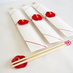 《くり返し使える箸置きつき 祝い箸・赤》
