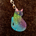 夜を渡る猫のストラップ