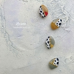 揺れない♡大人なダルメシアン×カラフルなペンタゴンピアス（イヤリング 樹脂ピアス 樹脂イヤリング 蝶バネ）