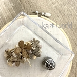 チャコール花立体刺繍ポニーフック　リボン&ビーズ