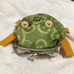 カエルちゃんがまぐち　スマホポーチ　唐草　