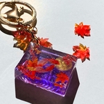 波紋の金魚～深まる夜紅葉のキーホルダー（長方形）
