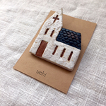 陶土の教会ブローチ『なみなみ屋根』