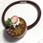 再販！ゴールドsnowいちごケーキのヘアゴム