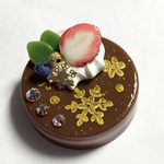 ゴールドsnowいちごケーキのブローチ