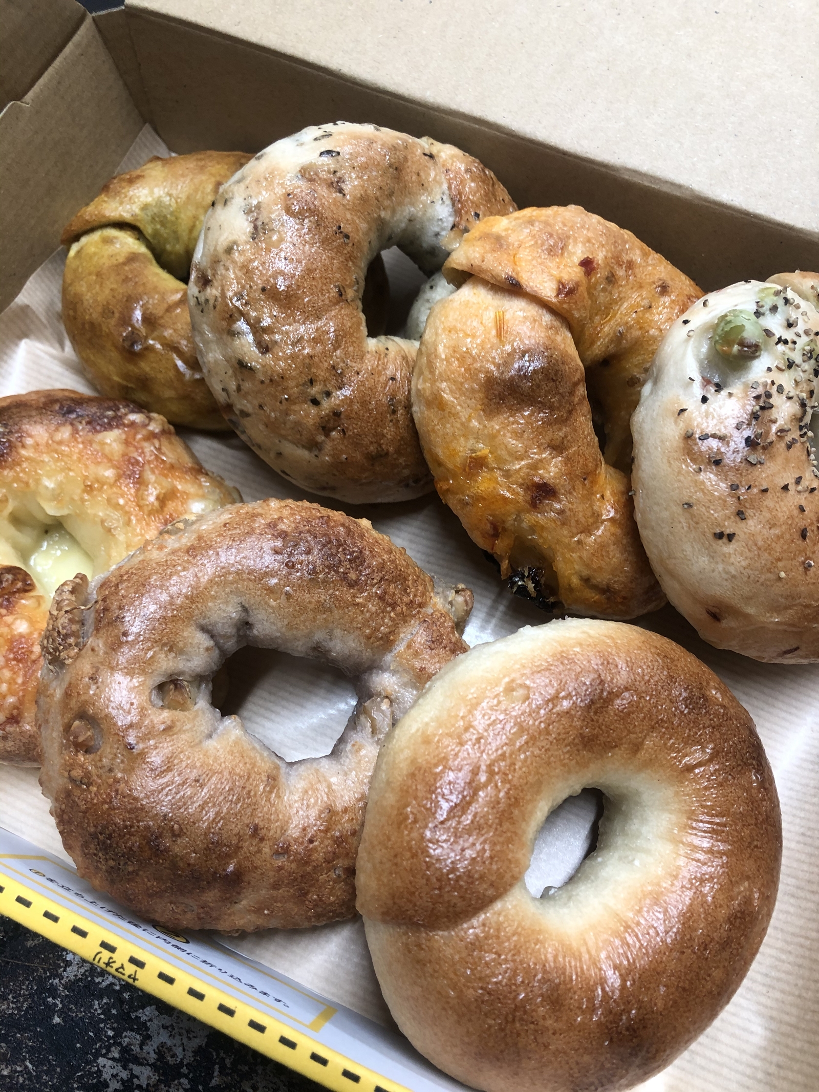 ☆6200㊹【26日焼き27日発送】ベーグル8個入り 公式】WHITE BAGEL | テイクアウト（お持ち帰り）ネット予約