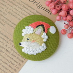 【受注製作】刺繍  ブローチ  きつねのサンタさん