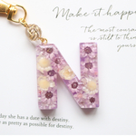 お花畑❁❁お花がいっぱい♡イニシャルレジンキーホルダー  purple ver
