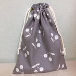 少し大きめ巾着  お着替え袋にも　モノトーンさくらんぼの巾着袋